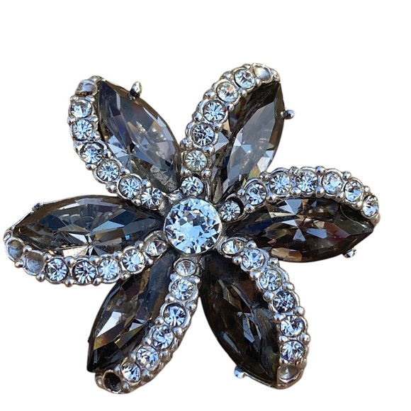 Vintage Silver and Black Flower Brooch - Picture 8 of 12